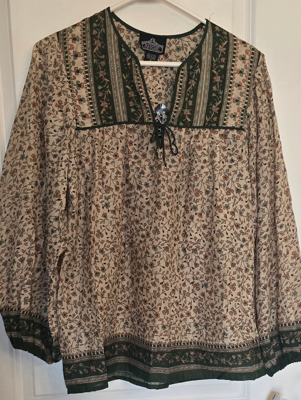 NEW WITH TAGS! Angie Boho Lightweight Floral Blouse- Size Small